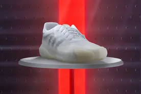PRADA联名adidas释出全新高颜值小白鞋，良心远超前作图片