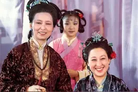 红楼梦：黛玉“认贼做母”，却体现出她可爱又可怜的一面图片