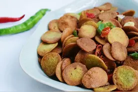 秘制麻辣椒盐豆饼，香辣爽脆椒香四溢，又是一款追剧小零嘴图片