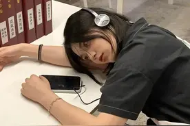 我本科毕业一年，嫁给了四十岁老汉图片