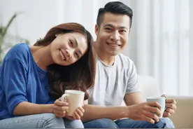 贤惠了12年，当我把牛奶泼到老公脸上后，发现做泼妇的感觉真好图片