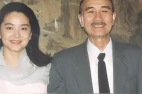 第一位扮蒋介石的特型演员，获邀访台反响热烈，墓地太普通很难找图片