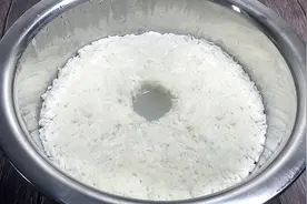 农村大娘教我自酿米酒，做法简单实用，出锅酒香四溢，香甜可口视频封面