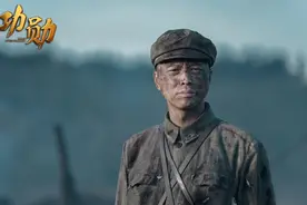 一口气追完六集《功勋》，我难掩激动，国剧终于有了自己的兄弟连图片