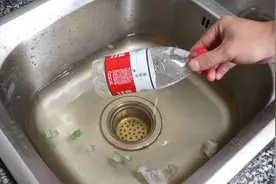 洗碗池堵住水流不通，一个塑料瓶就搞定，别花上百元钱去请疏通工视频封面