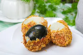 巧食松花蛋皮蛋、吃松花蛋宜放姜醋汁图片