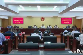 县第十六届人大常委会第三十五次会议召开图片