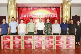 太原万柏林区：区四大班子领导“八一”前夕慰问驻地部队图片