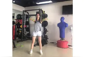 柳岩晒健身照汗水都沾湿了衣服，网友：这造型要上天啊图片