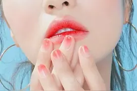 人间最美水蜜桃色美甲来咯 少女心炸裂图片