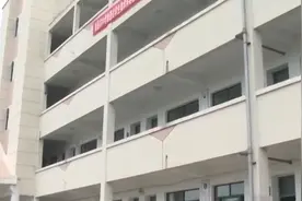 中学生被批评后跳楼致残向校方索赔 法院：驳回！视频封面