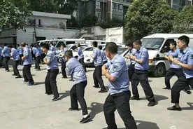 宝鸡渭滨：保安员与民警相互拜师结对同场练兵“唱主角”图片
