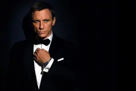 丹尼尔·克雷格（Daniel Craig）壁纸：一身西服的克雷格帅呆了图片