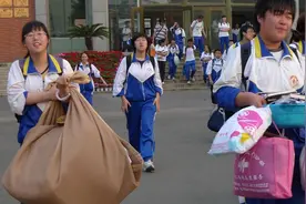 中考后才知道，住校和走读的差距不是一星半点，家长需考虑清楚图片