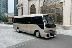 丰田考斯特12座商务接待车深度车评图片