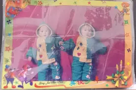 20年后终团聚！失散多年的双胞胎兄弟今日在郑相见，母亲连夜为他们做了最爱吃的包子图片