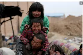 山东大汉娶了山西智障女，生育4个孩子，垃圾堆生活图片