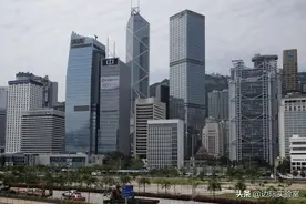 香港金融业薪酬急剧下滑，近一半人员在寻找新工作图片