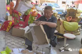 王从进：身残志坚，靠自己的双手撑起一个家图片