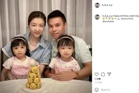 熊黛林老公晒全家福庆生，双胞胎女儿容貌差距大，为啥长得不一样图片