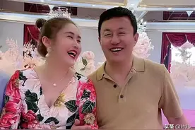 王小宝媳妇收徒惹争议！生日现场公开接受女网红跪拜，遭网友吐槽图片