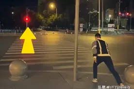 绿灯只亮5秒，沈阳一路口小伙助跑冲刺才能过！信号灯时长怎么定图片