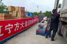一位名不见经传的老板，这一次为河南捐2亿，曾为员工发10亿红包图片