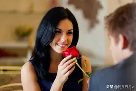 50岁女人：再婚嫁给外国男人，生活方式截然不同，我真是受不了图片