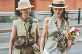 三木神仙母女又来晒夏装，时髦搭配优雅大气，减龄气质宛若姐妹花图片
