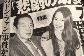 日本富豪曾与4000个美女有染，77岁娶22岁嫩模，不料三个月后暴毙图片