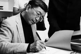 当年红极一时的余秋雨为何坠下“神坛”？梁宏达：此人虚伪至极图片
