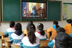 淄博：文苑学校组织学习收看“生命至上 警钟长鸣”安全生产警示教育片图片