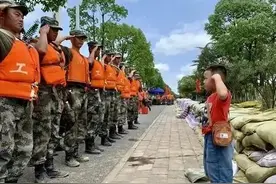语文教材爱国题材被删，西方名人“上位”，清华教授：崇洋媚外图片