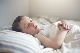 孩子张口呼吸，到底是怎么回事？真的会越睡越丑吗？图片