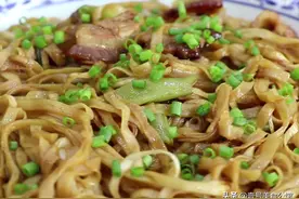 分享一款五花肉豆角焖面，鲜香味美，营养好吃，不错的代餐美食图片