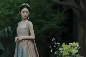 资本家赵丽颖：劈叉界女顶流图片