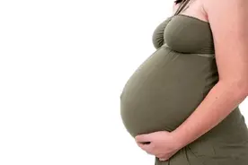 孕晚期胎动在下腹部是咋回事？几个阶段结果不同，胎位不正可纠正图片