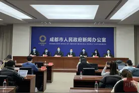 成都：激发消费活力，允许在特色商业街区、商圈、景区等外摆摊位图片