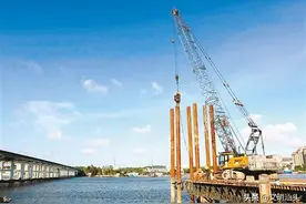 汕汕铁路练江特大桥钢栈桥开始搭建图片
