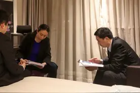 锁门阻断女儿逃生路，江歌母亲起诉刘鑫索赔203万：母哭不可闻，欲与汝俱亡，母亲失去爱女的沉痛难弥补图片