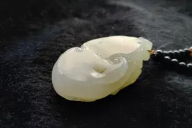 新疆和田玉籽料-马上封侯图片