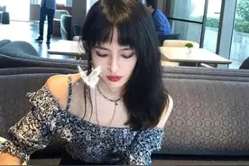 网红界盗版彭王者出现了？图片