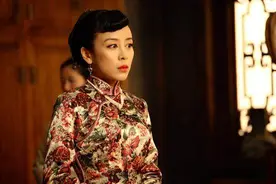 黄金荣与儿媳不清不白，晚年钱财全被她卷走，80岁时在上海扫大街图片