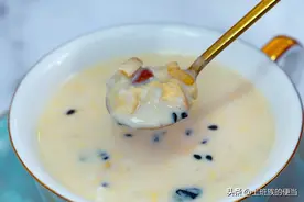 这碗上过《舌尖上的中国》的鸡蛋牛奶醪糟，简单到3分钟就能学会图片