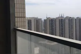 洛阳升龙广场封阳台，更换客厅餐厅门窗完工效果图图片