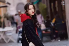 “卫衣＋外套”，今冬最火混搭CP！可甜可酷，不费力就能变时髦图片