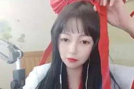 草莓COS娜可露露大战梦泪和寂然！网友完全被草莓甜美可爱吸引图片