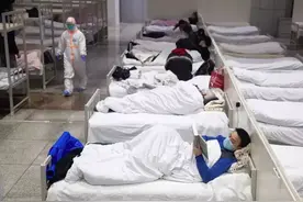 方舱医院读书的“清流哥”火了，背景惊人，没想到你是这样的学霸图片