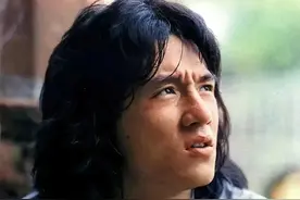 1980年，成龙加盟嘉禾，自导自演香港第一部千万票房大片图片