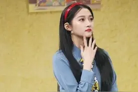 关晓彤家基因太优良！母女相差25岁复制粘贴，关爸拯救了银河系图片